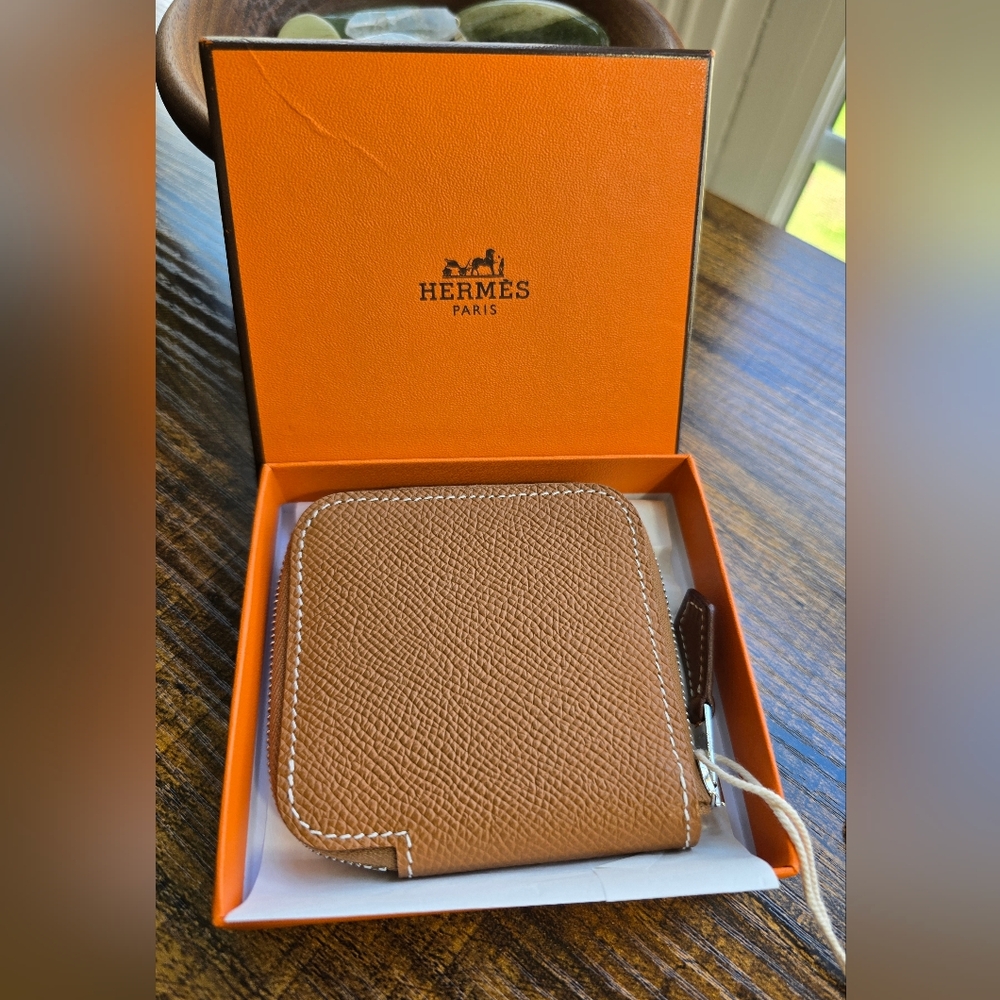 EUC Hermès Silk'In Change Purse- Gold Epsom Calfskin w/ Palladium-Plated Zipper